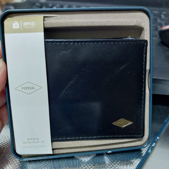 FOSSIL Men's Ryan Leather Wallet With Original Durable Tin Can Bifold With Flip - Picture 10 of 10